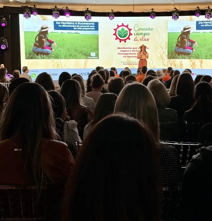 Plateia acompanha palestra sobre agronegócio
